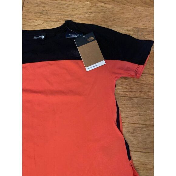 NWT The North Face, women's color block relaxed fit short sleeve t-shirt sz XS - Picture 3 of 9